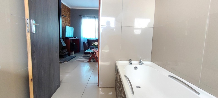 5 Bedroom Property for Sale in Franskraal Western Cape